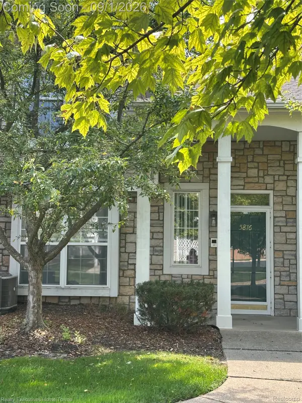 5816 Pine Aires Drive, SterlingHeights, MI 48314