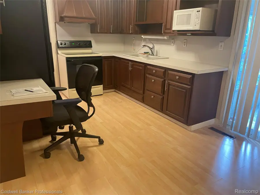 1961 Laurel Oak Drive, Flint, MI 48507 - #2