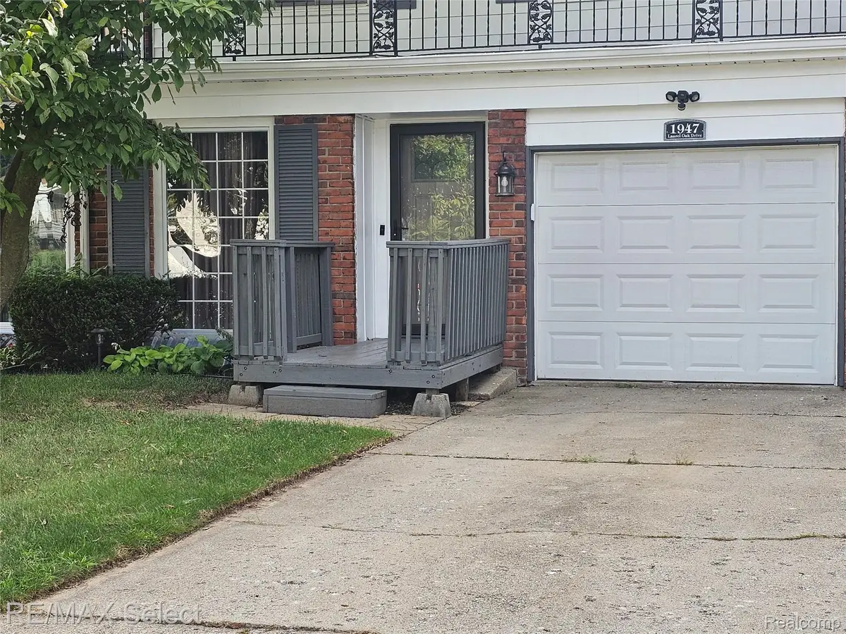 1947 E Laurel Oak Drive Drive, Flint, MI 48507 - #1