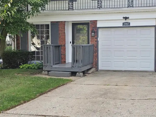 1947 E Laurel Oak Drive Drive, Flint, MI 48507