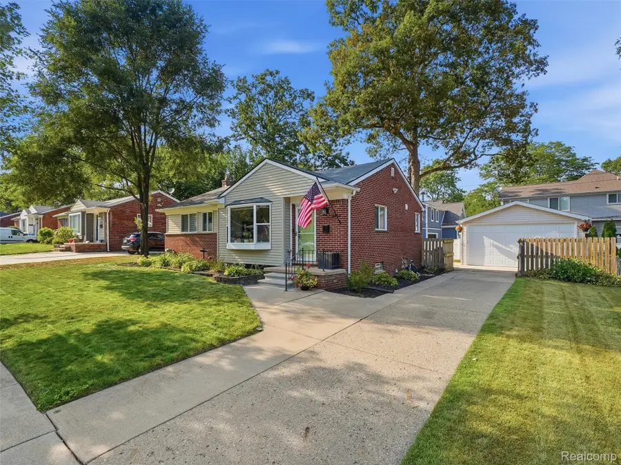 8420 Northfield Boulevard, Oak Park, MI 48237 - #2