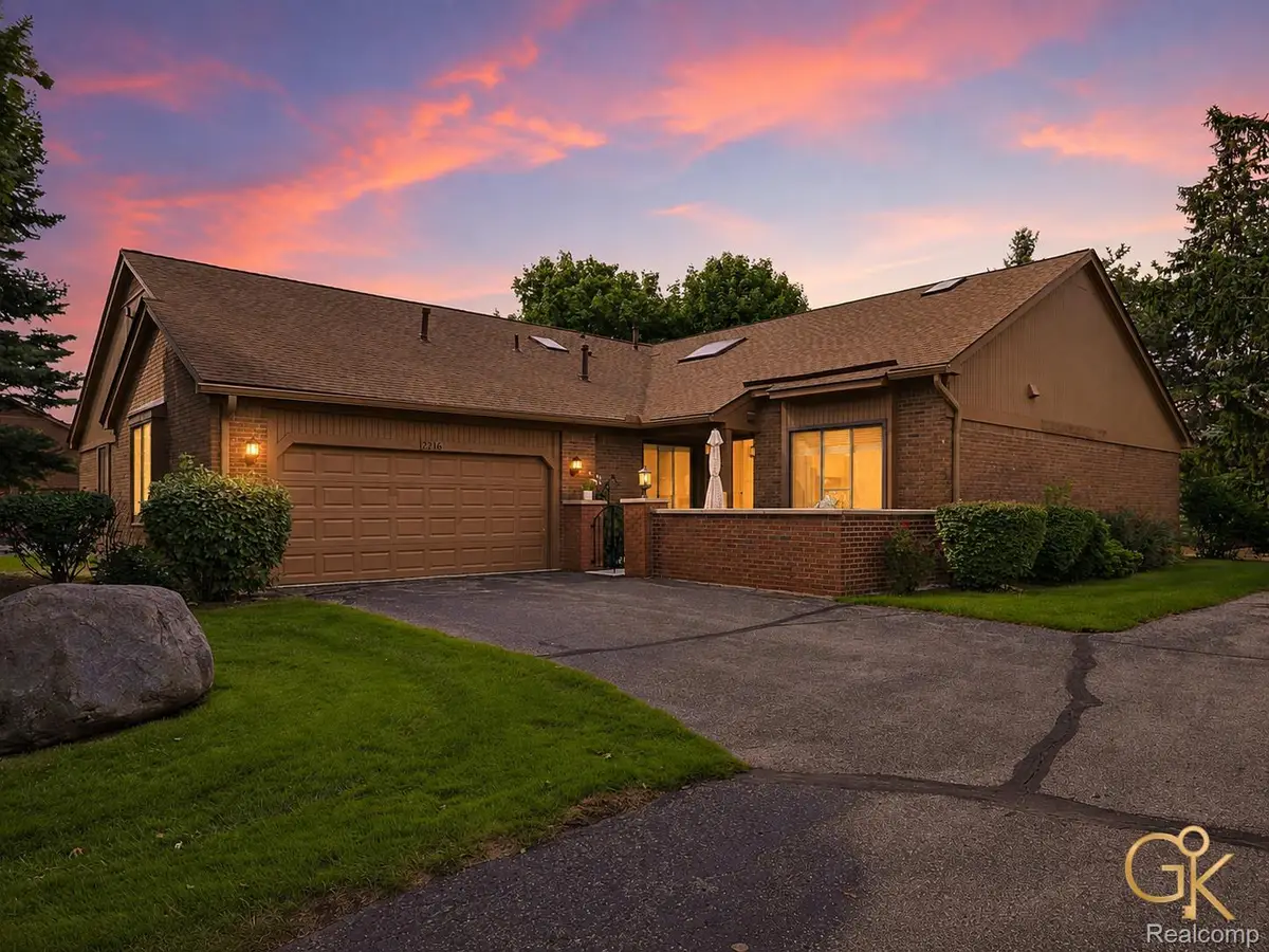 2216 London Bridge Drive, Rochester Hills, MI 48307 - #1