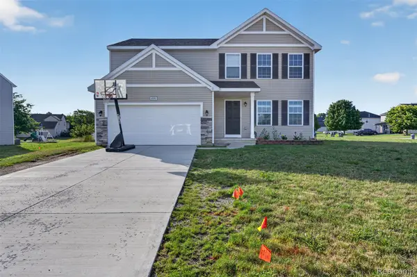 4080 Meadow Walk Boulevard, GrandBlanc, MI 48439