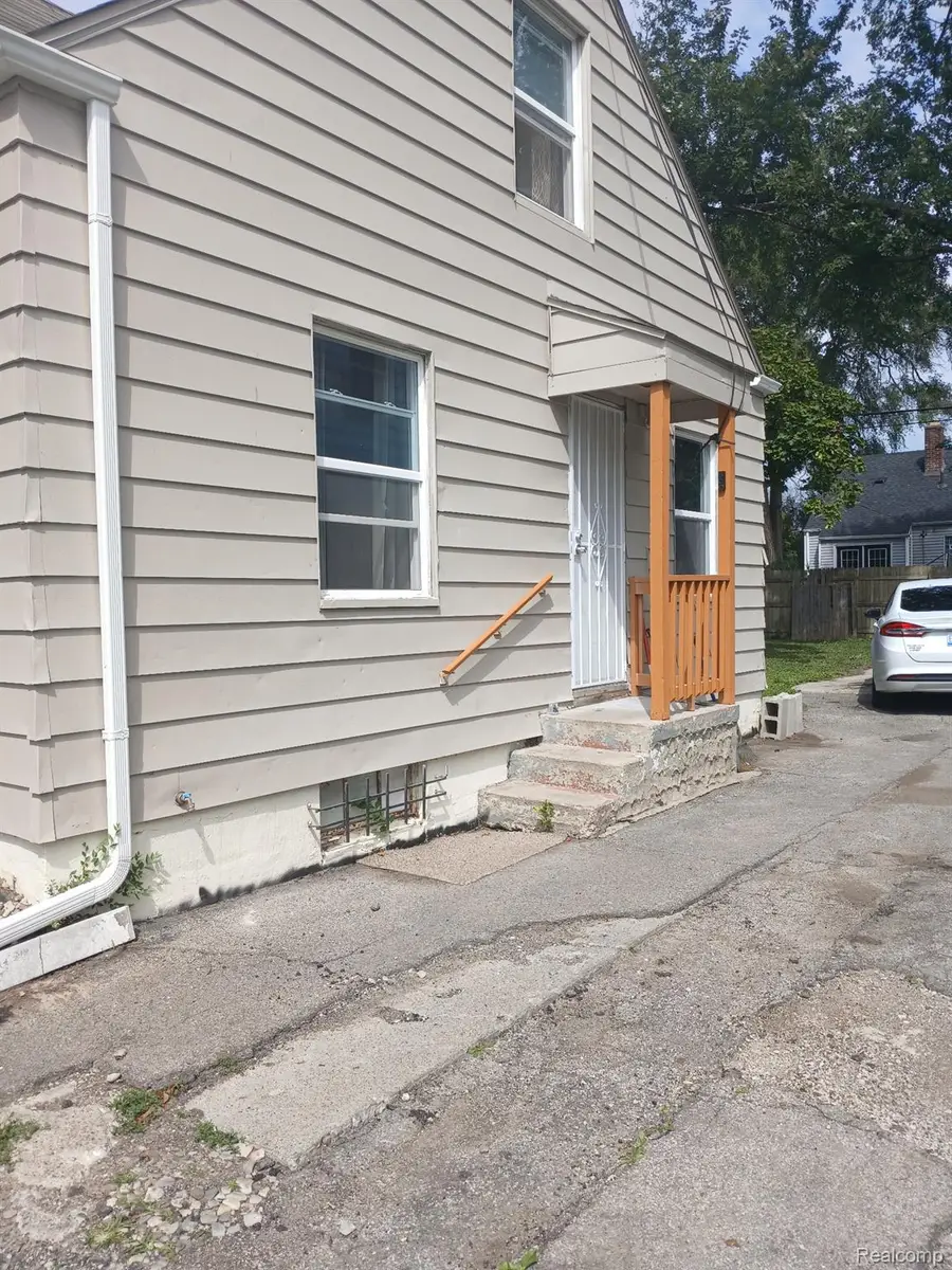 1714 W Jackson Avenue, Flint, MI 48504 - #2