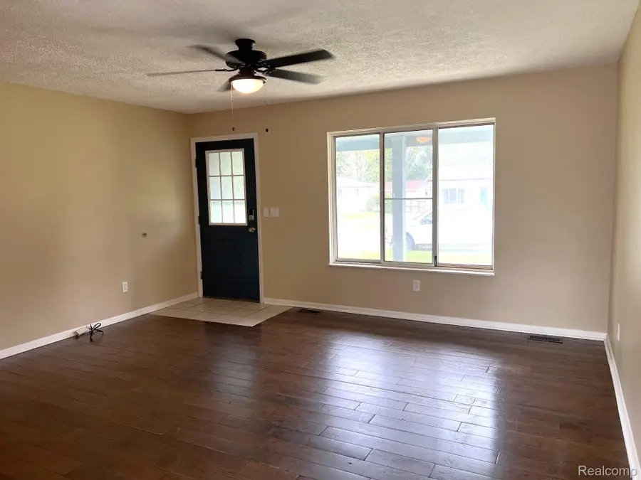305 Scarlet Oak Lane, Perry, MI 48872 - #3