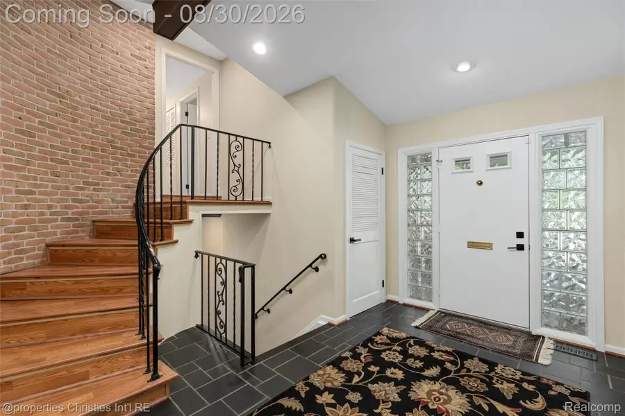 28107 New Bedford Drive, Farmington Hills, MI 48334 - #3