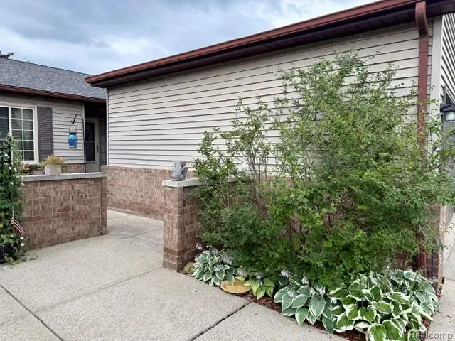 5041 Sandalwood Drive, Grand Blanc, MI 48439 - #3