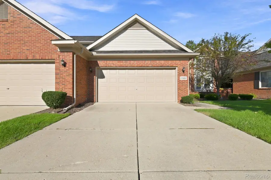 20660 Bishop Drive, Brownstown, MI 48183 - #2
