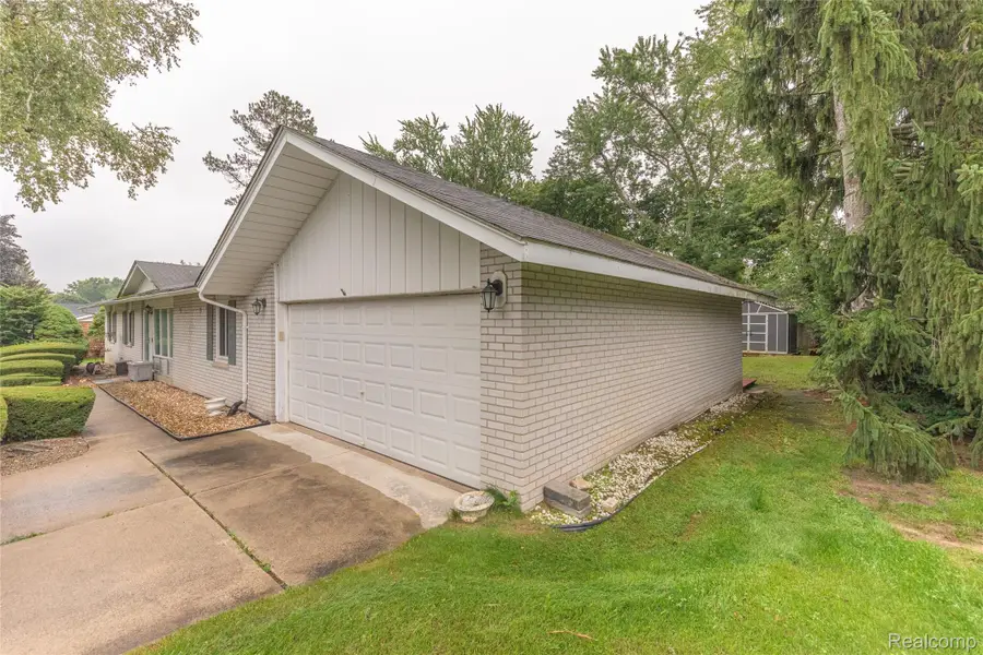 35249 Gary Street, Farmington Hills, MI 48331 - #2