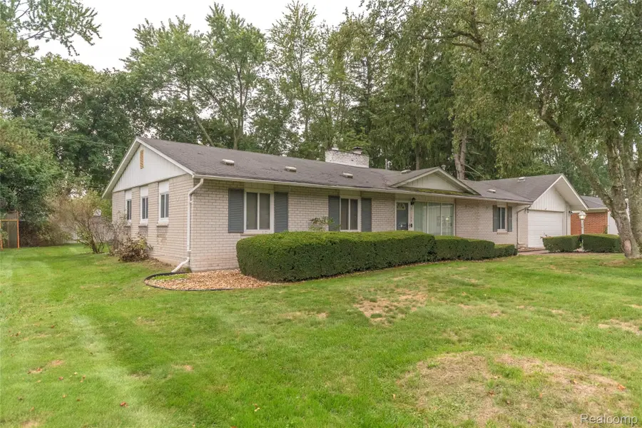 35249 Gary Street, Farmington Hills, MI 48331 - #3