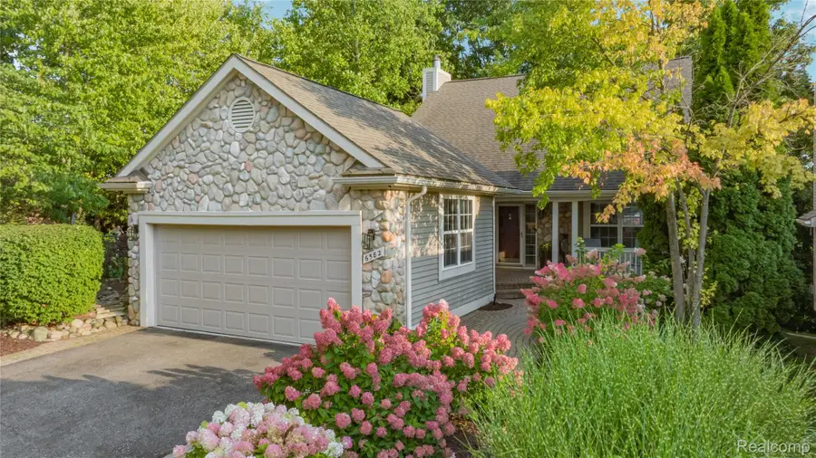 6582 Forest Ridge Court, Clarkston, MI 48346 - #2