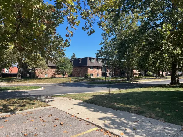 311 Riviera Drive, StClairShores, MI 48080