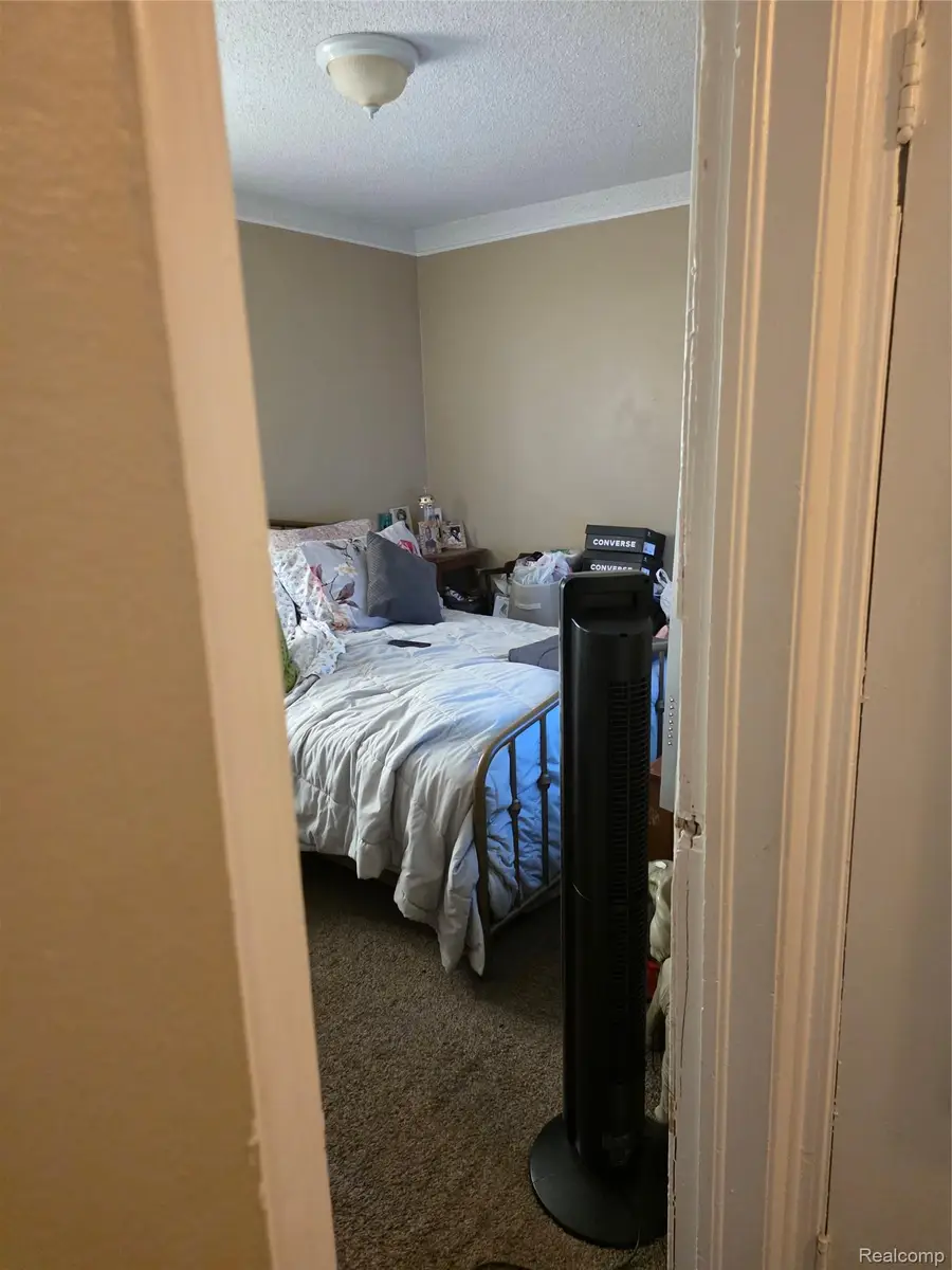 22521 Pembroke Avenue, Detroit, MI 48219 - #3