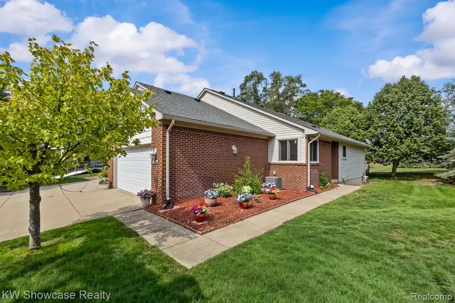 7964 Divot Drive #6, Waterford, MI 48327 - #3