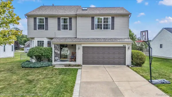 864 Carriage Hill Drive, Fenton, MI 48430