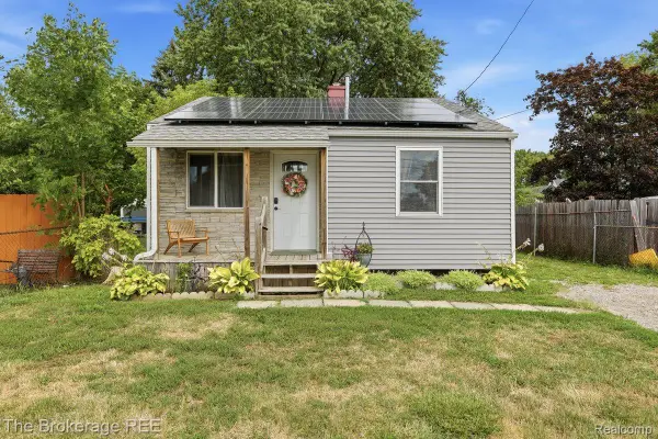 1233 Carman, Burton, MI 48529