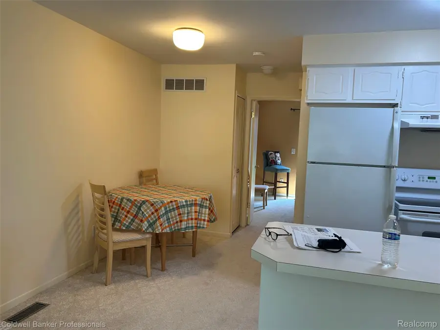 49936 Helfer Boulevard W #8, Wixom, MI 48393 - #3
