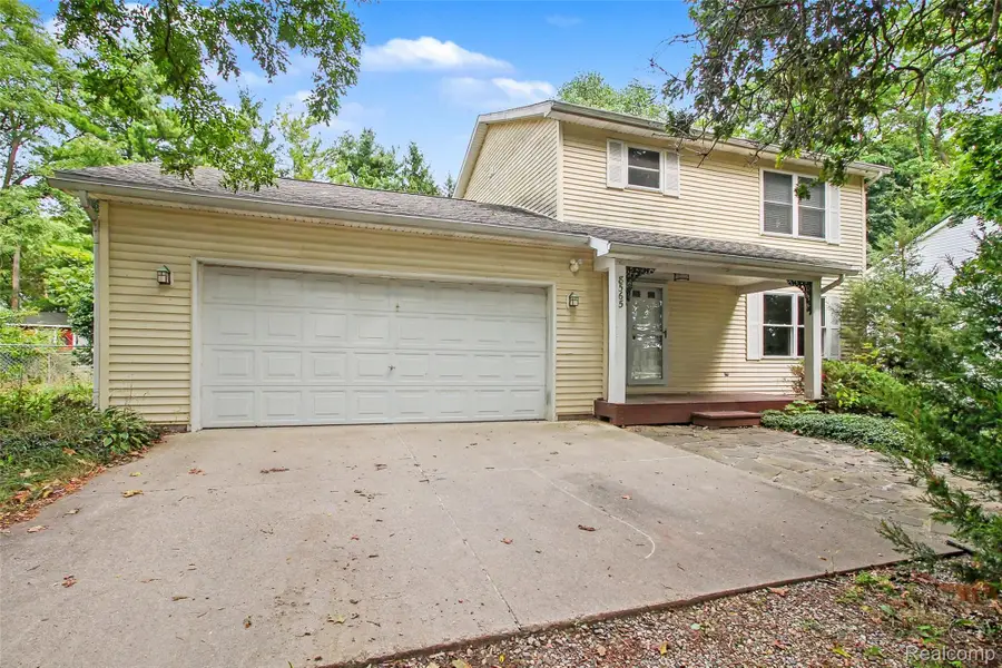 8565 Hamburg Road, Brighton, MI 48116 - #2