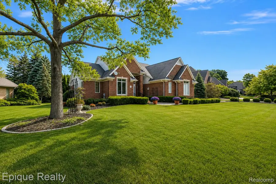 5675 Golf Pointe Drive, Clarkston, MI 48348 - #2