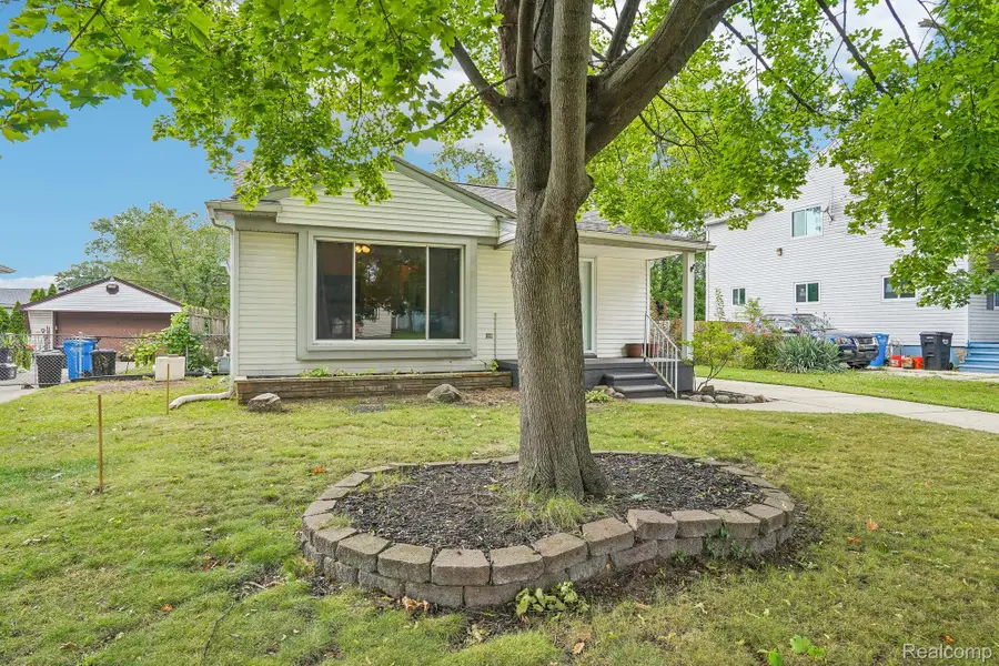26057 Osmun Street, Madison Heights, MI 48071 - #2