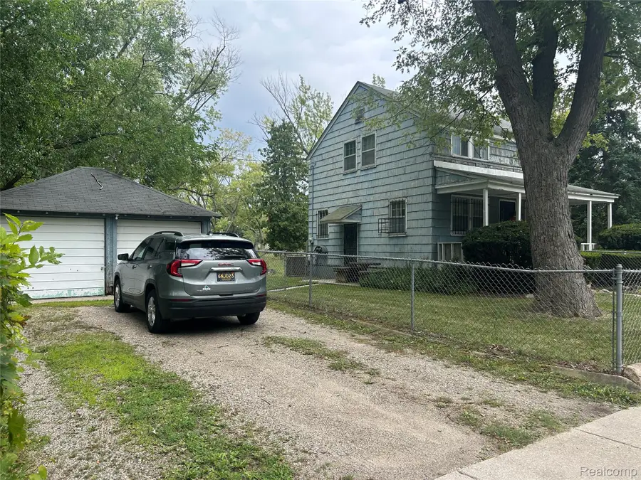 2602 N Chevrolet Avenue, Flint, MI 48504 - #3