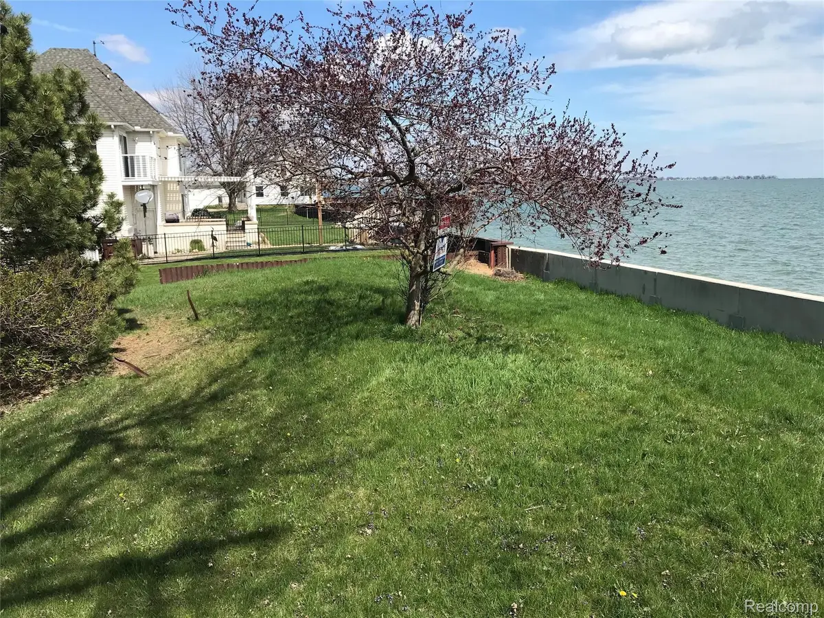 00 Edgewater, Monroe, MI 48162 - #1