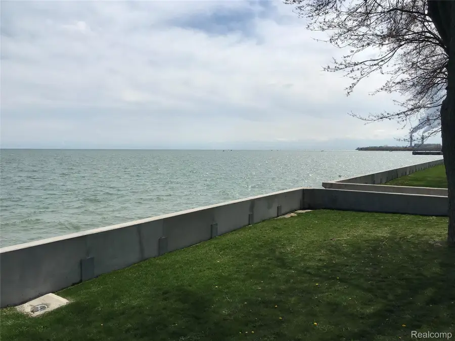 00 Edgewater, Monroe, MI 48162 - #2