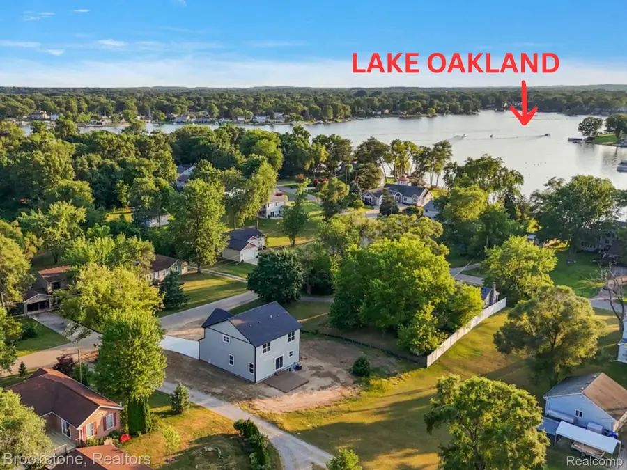 3080 W Newberry Road, Waterford, MI 48329 - #2