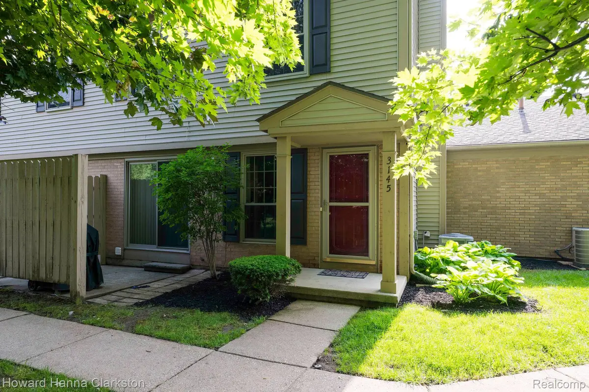 3145 Hidden Ridge Drive, Waterford, MI 48328 - #1