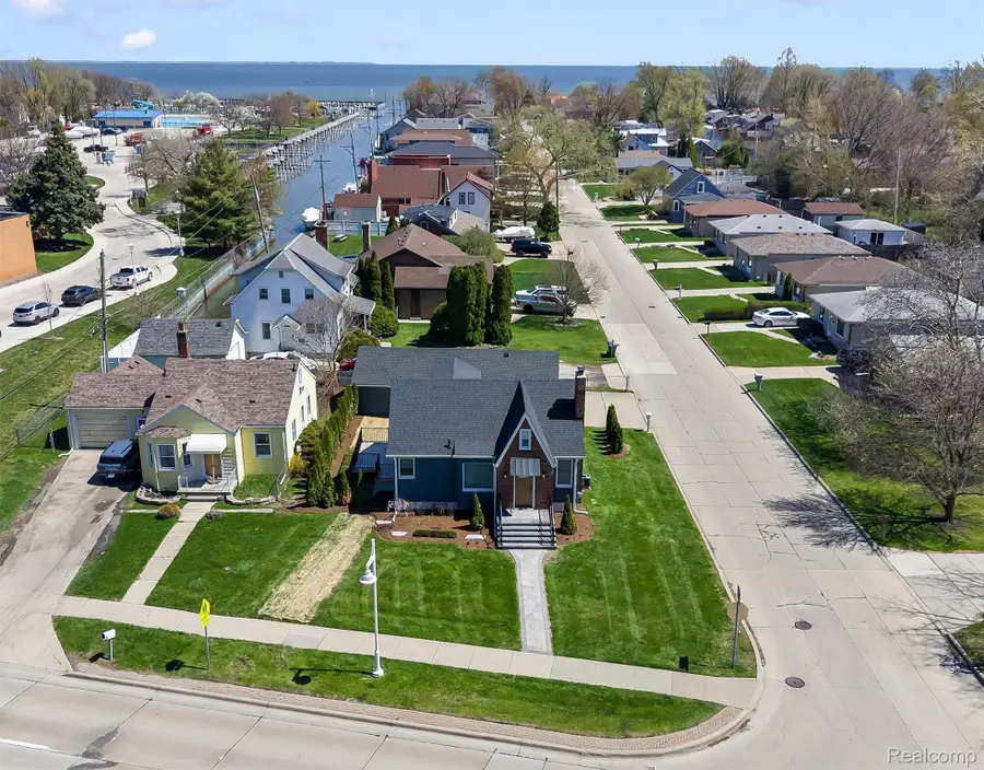 27500 Jefferson Avenue, Saint Clair Shores, MI 48081 - #2