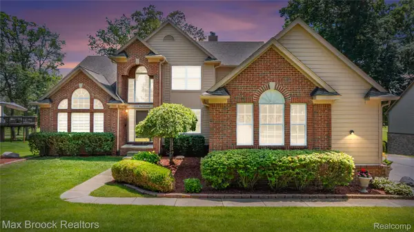 2322 Sandlewood Drive, WhiteLake, MI 48383