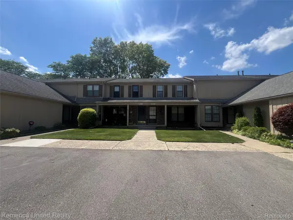 31621 Green Meadow Lane, Warren, MI 48093