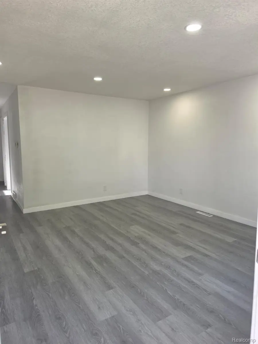 1126 Ossington Avenue, Flint, MI 48507 - #3