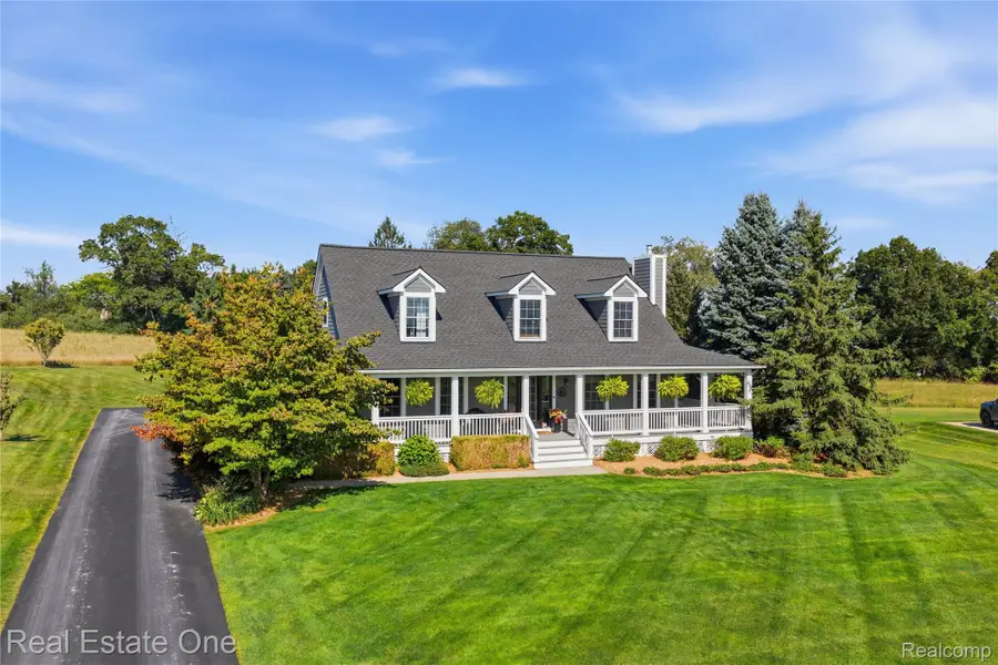 8707 Bridlewood Trail, Howell, MI 48843 - #2