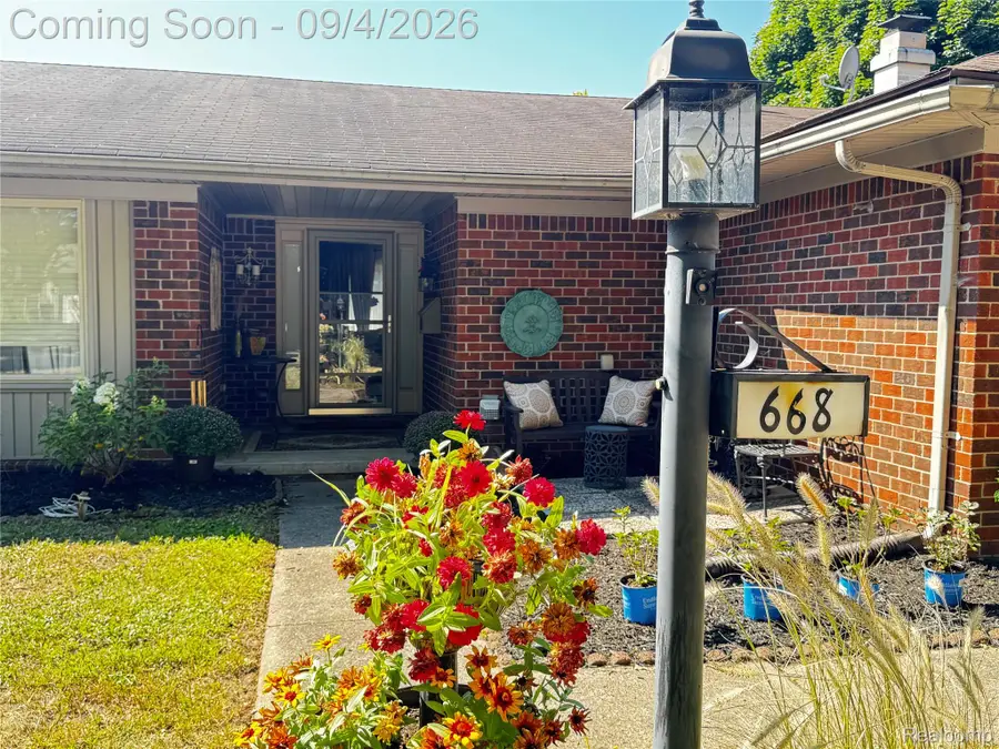 668 Randall Drive, Troy, MI 48085 - #2