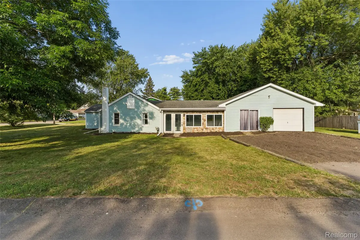 413 5th Street, Fenton, MI 48430 - #1