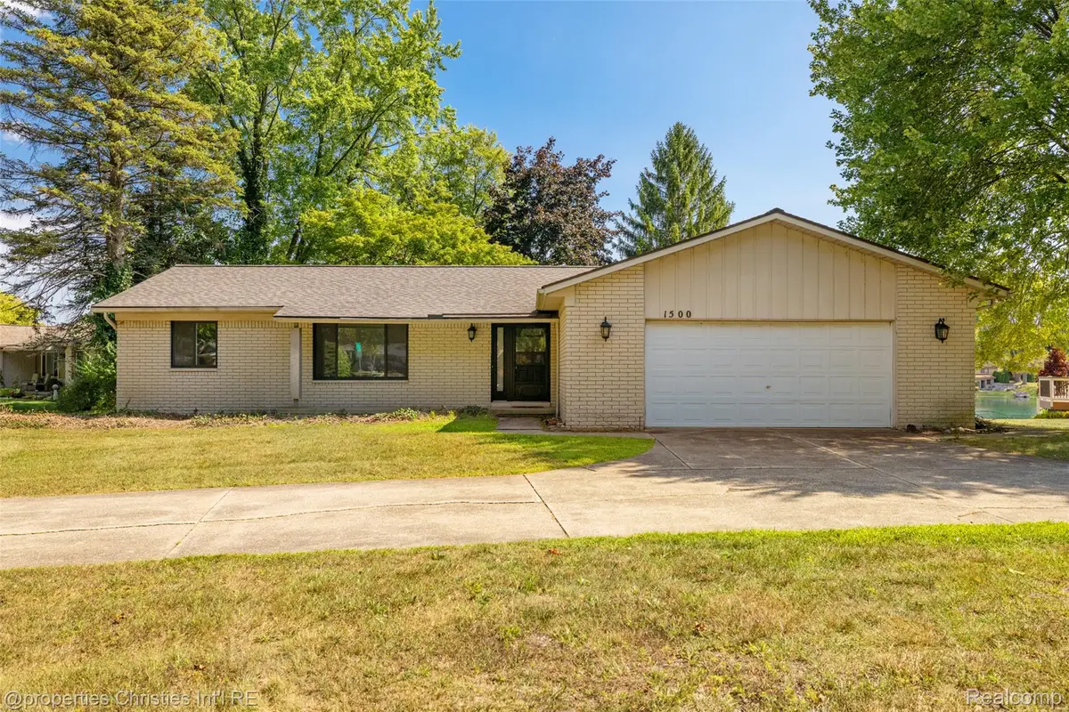 1500 3 Lakes Drive, Troy, MI 48085 - #1