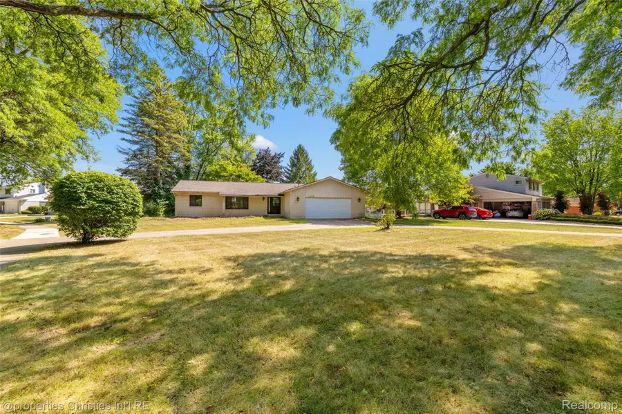 1500 3 Lakes Drive, Troy, MI 48085 - #2
