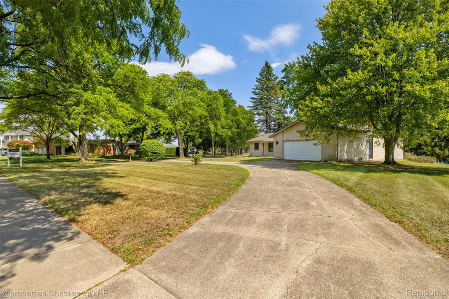 1500 3 Lakes Drive, Troy, MI 48085 - #3