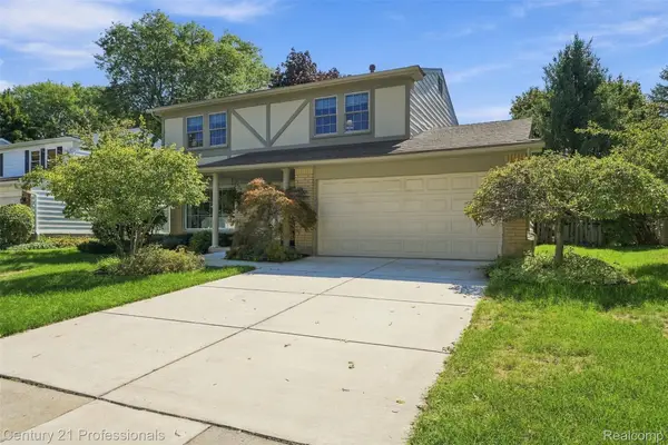 41827 Ridge Road E, Novi, MI 48375