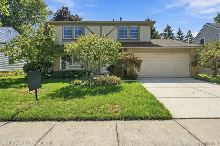 41827 Ridge Road E, Novi, MI 48375 - #2