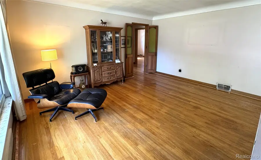 18947 Whitby Street, Livonia, MI 48152 - #3
