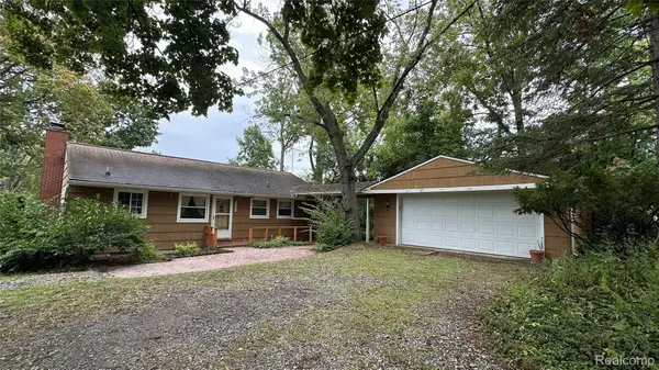 21395 Thorofare Road, GrosseIle, MI 48138
