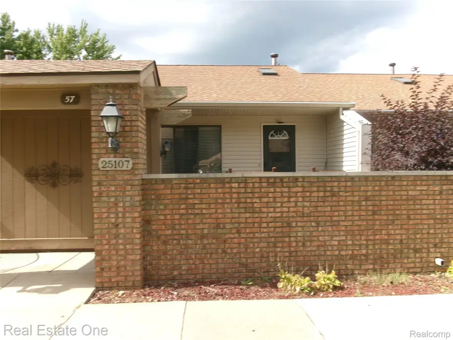 25107 Hamilton Court #4, South Lyon, MI 48178 - #2