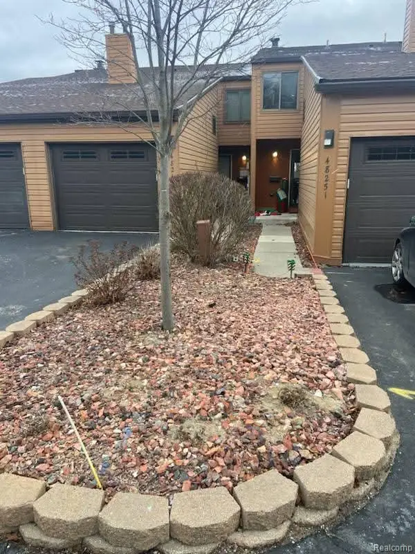 48245 Bayshore Drive, Belleville, MI 48111