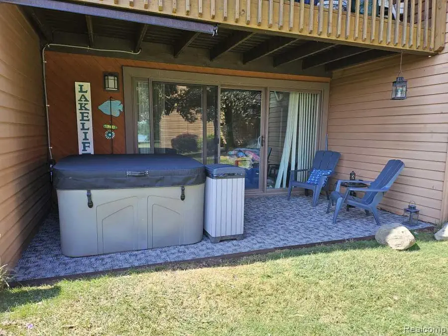 48245 Bayshore Drive, Belleville, MI 48111 - #3