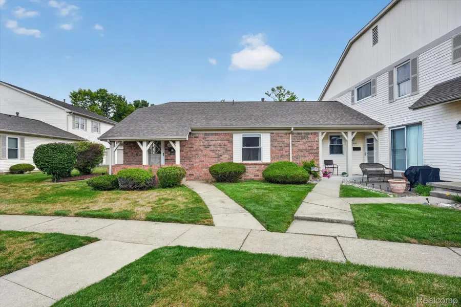 12000 Juniper Way #16, Grand Blanc, MI 48439 - #2