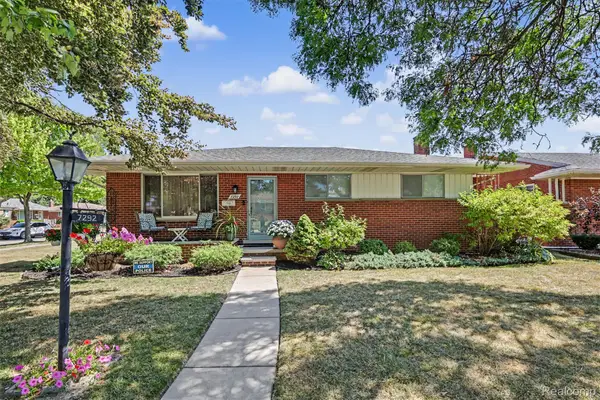 7292 Fairwood Drive, DearbornHeights, MI 48127