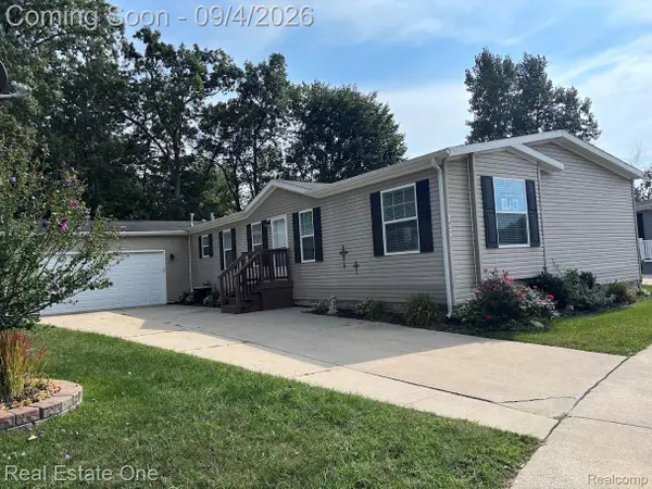 3855 Emerald Park Drive, Milford, MI 48380
