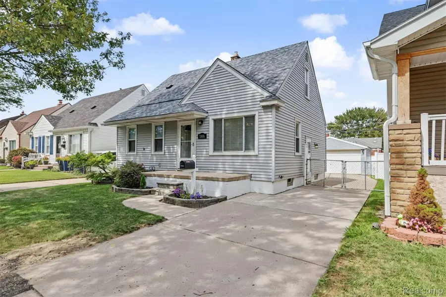 1646 Mill Street, Lincoln Park, MI 48146 - #2